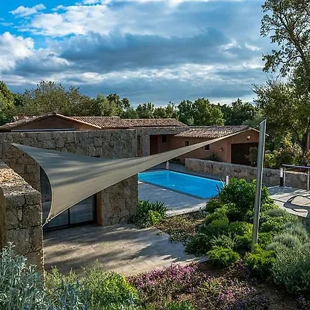 Semesterbostad Porto-vecchio Sleeps 8 Pool